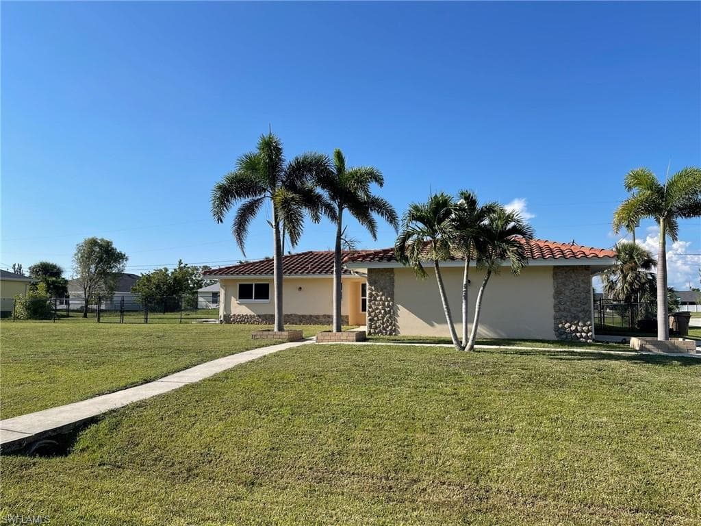 303 SW 29th TER CAPE CORAL, FL 33914