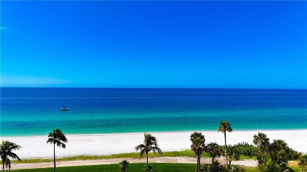 4651 Gulf Shore BLVD N 405 NAPLES, FL 34103