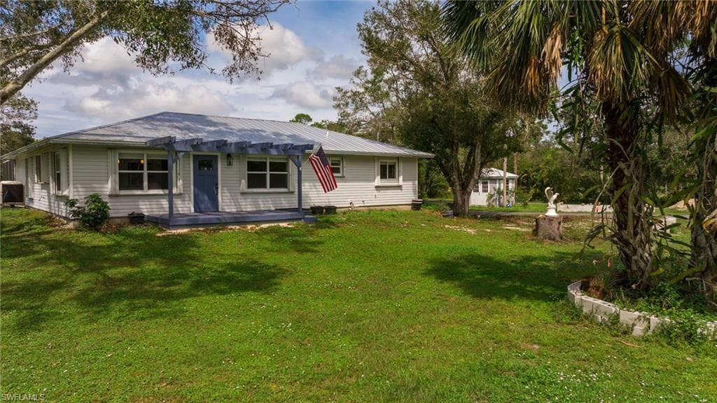 19401 Meredith RD NORTH FORT MYERS, FL 33917