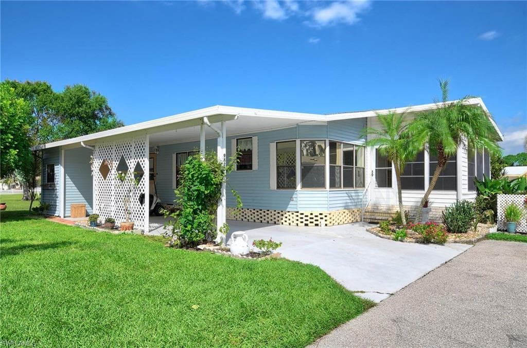 9825 Creekwood LN FORT MYERS, FL 33905