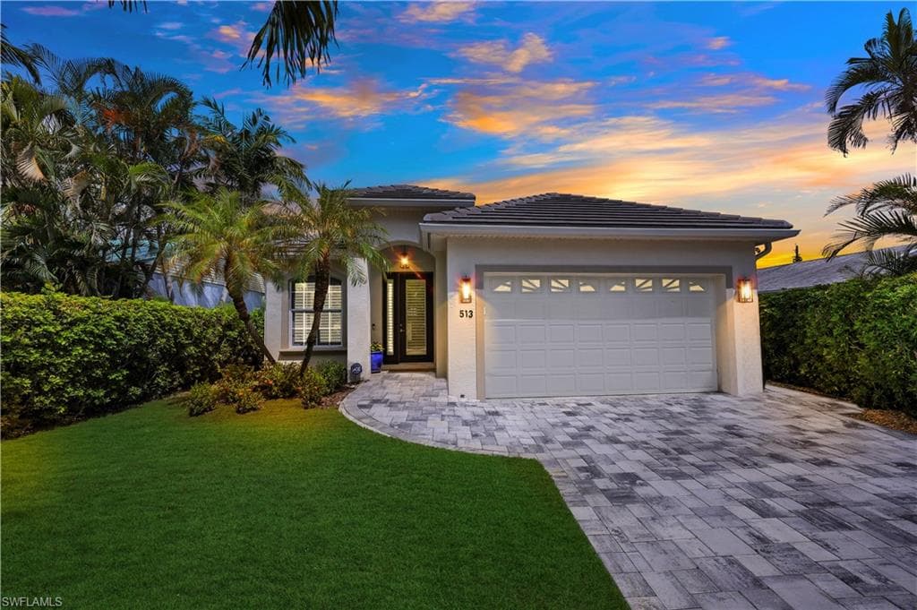 513 96th AVE N NAPLES, FL 34108