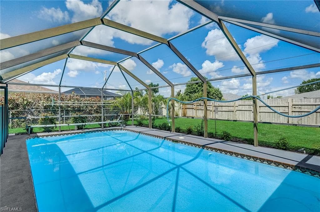 911 SE 19th TER CAPE CORAL, FL 33990