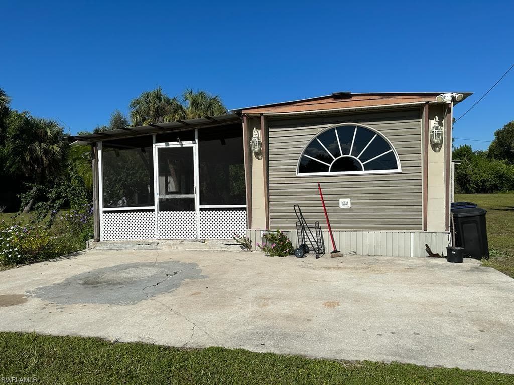 8010 McDaniel DR NORTH FORT MYERS, FL 33917