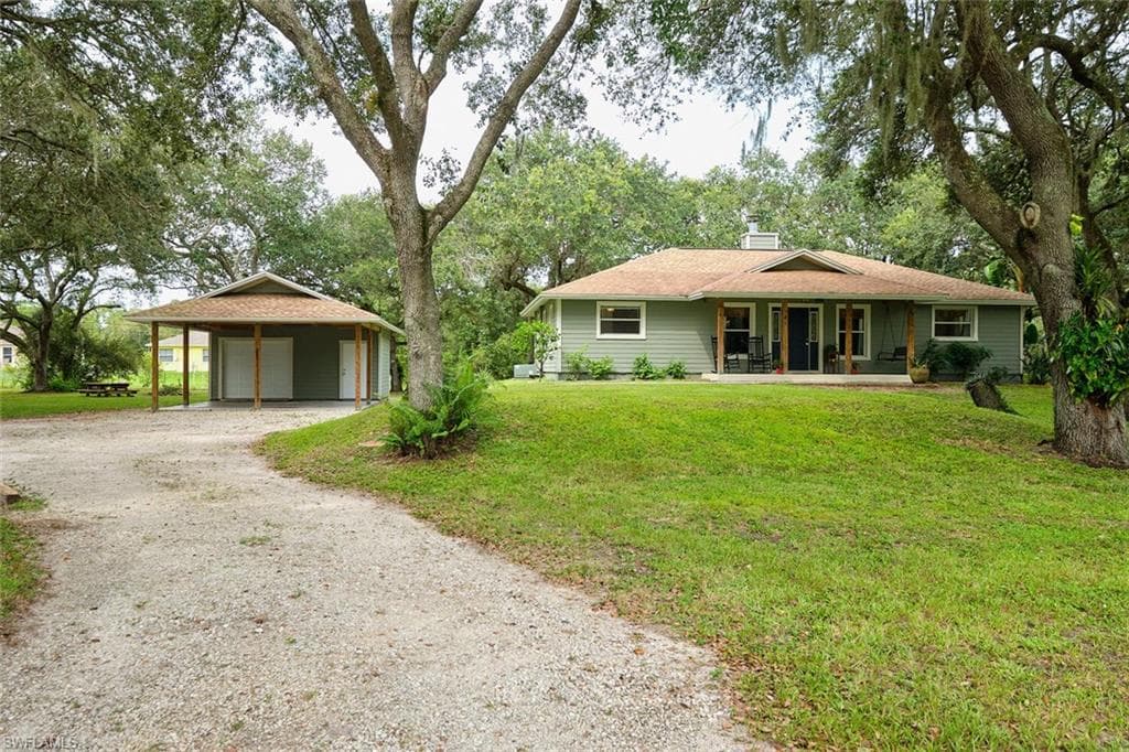 1815 McArthur AVE LEHIGH ACRES, FL 33972