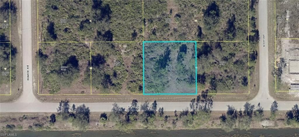 3805 E 8th ST LEHIGH ACRES, FL 33972
