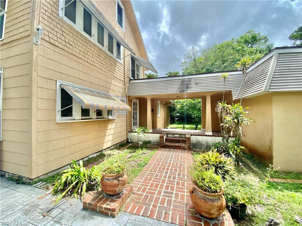2222 Unity AVE FORT MYERS, FL 33901