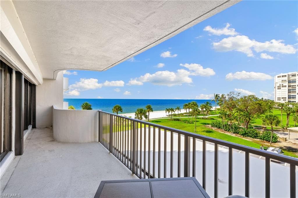 4005 Gulf Shore BLVD N 305 NAPLES, FL 34103