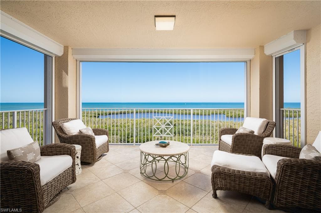 6597 Nicholas BLVD 1501 NAPLES, FL 34108