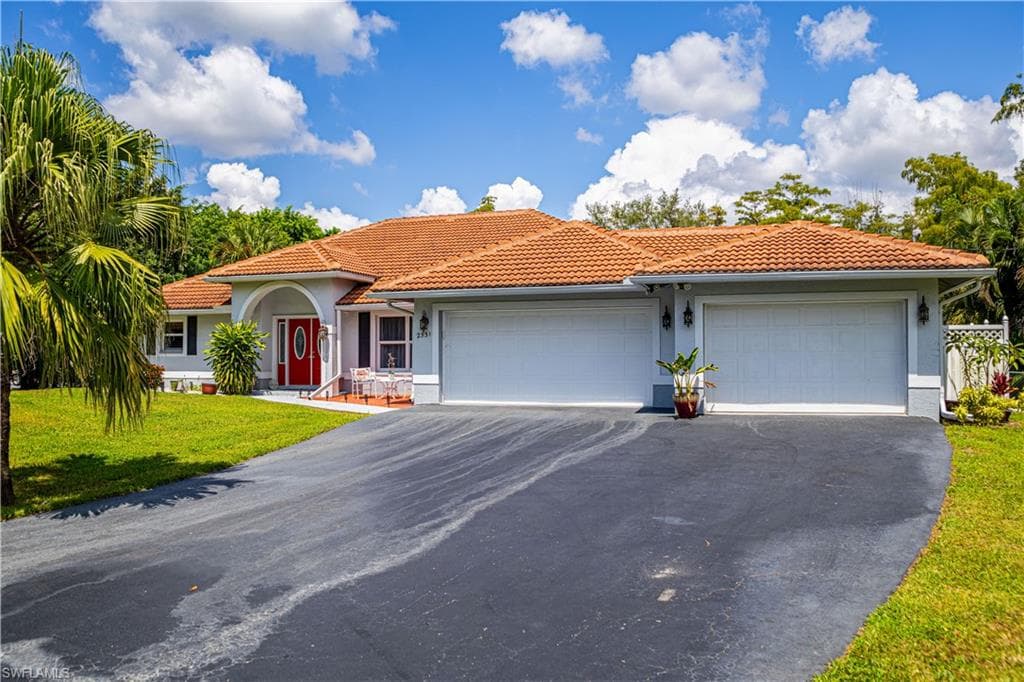 2531 White BLVD NAPLES, FL 34117