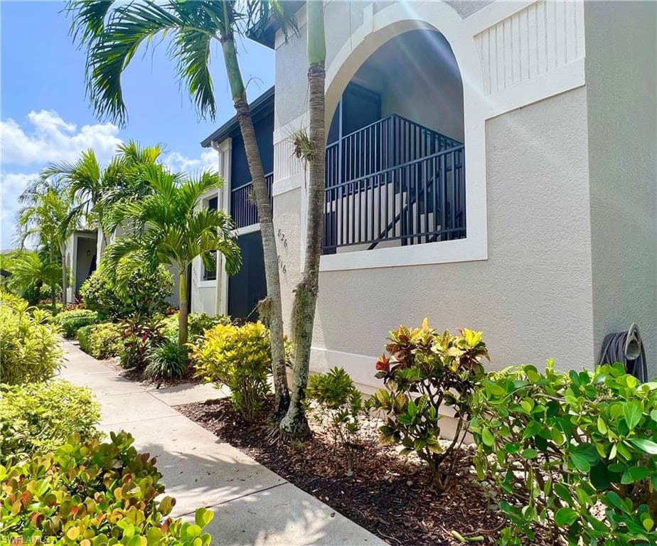 8540 Naples Heritage DR 8-816 NAPLES, FL 34112