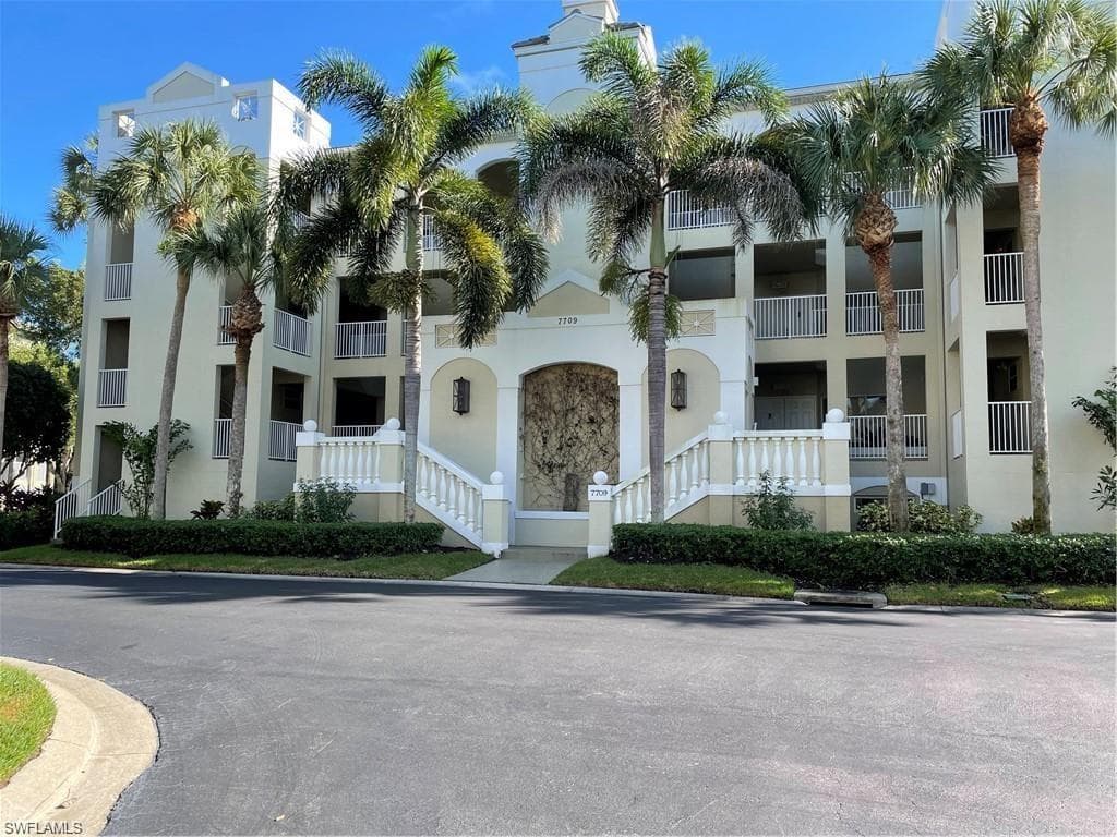 7709 Pebble Creek CIR 6-304 NAPLES, FL 34108