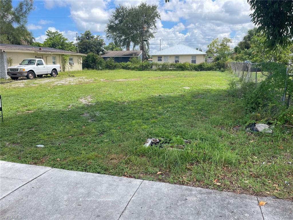 2173 Davis CT FORT MYERS, FL 33916