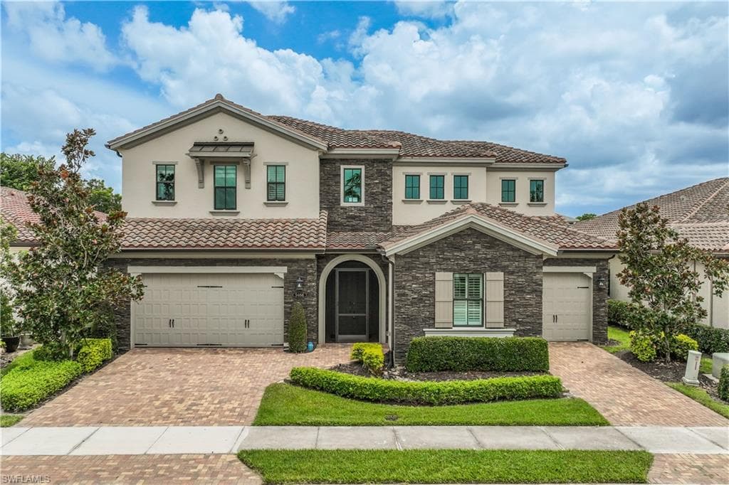 9466 Greenleigh CT NAPLES, FL 34120