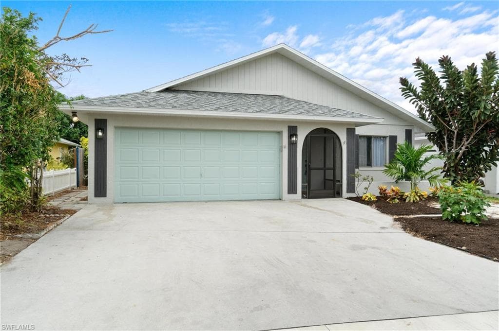 645 109th AVE N NAPLES, FL 34108