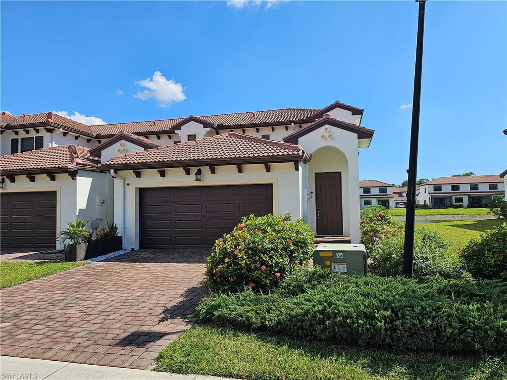 7914 Bristol CIR NAPLES, FL 34120