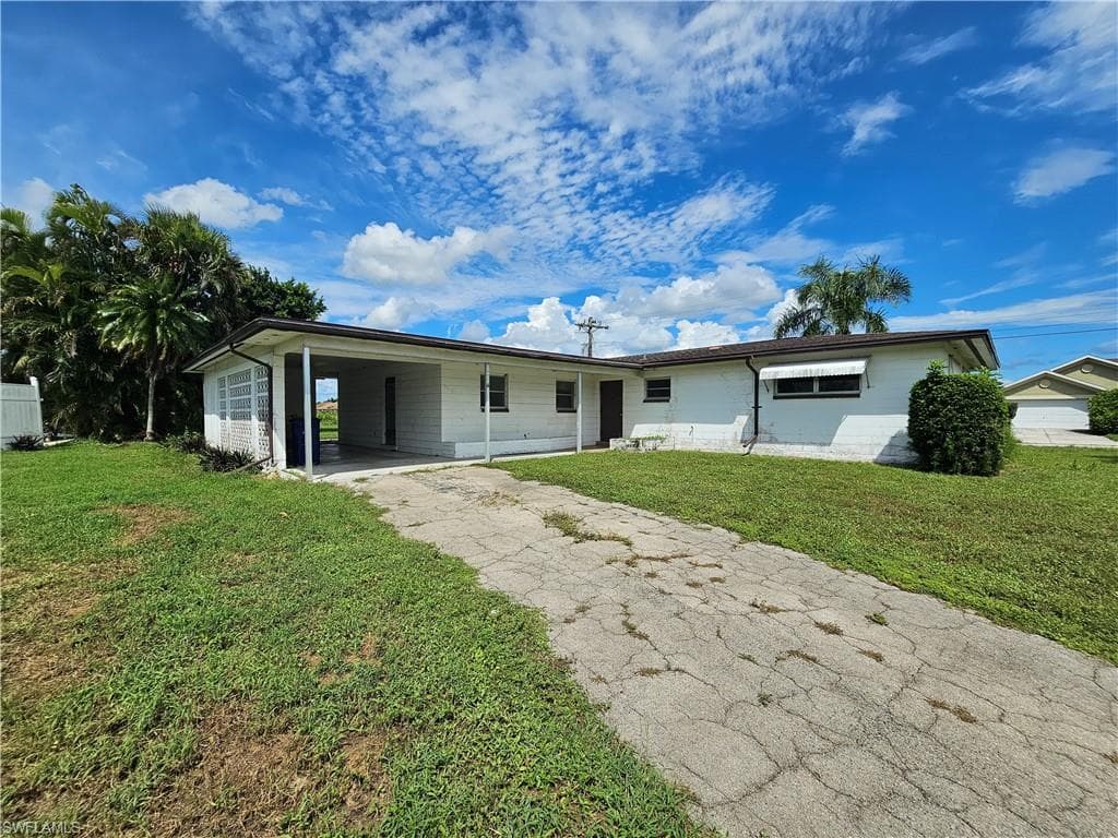 1109 E Jasmine RD LEHIGH ACRES, FL 33936