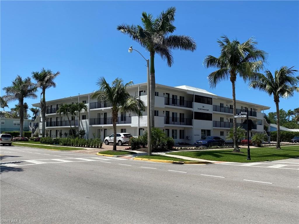 250 7th AVE S 303 NAPLES, FL 34102