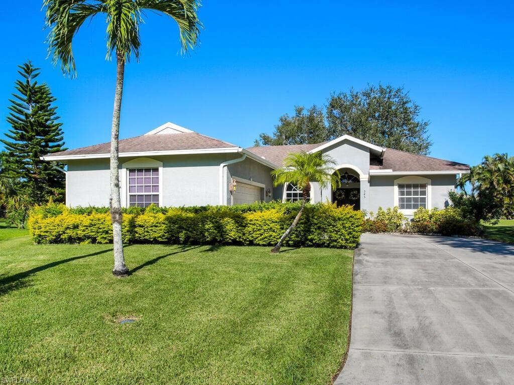 945 Sapling DR NAPLES, FL 34120