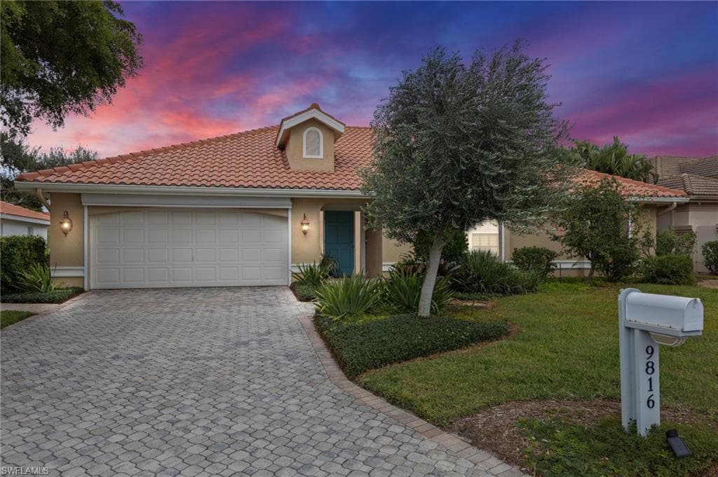 9816 Ensign CT FORT MYERS, FL 33919
