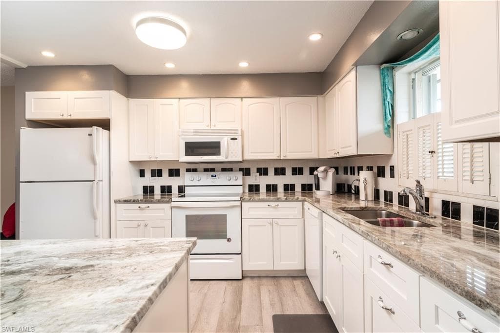 600 Valley Stream DR F8 NAPLES, FL 34113