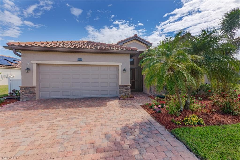 2745 Via Piazza LOOP FORT MYERS, FL 33905
