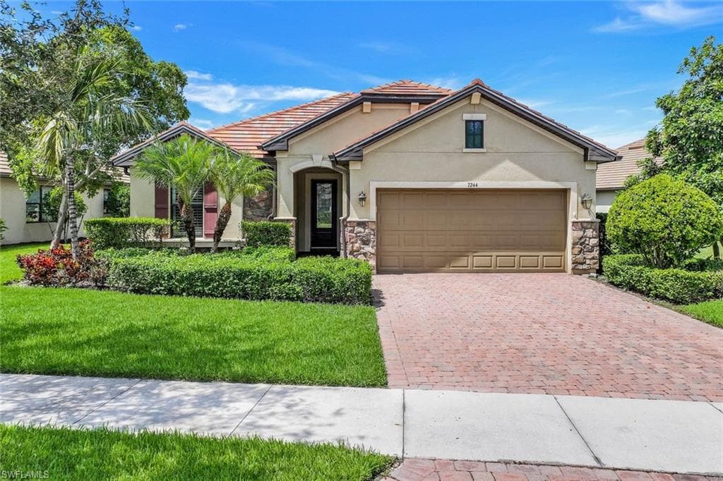 7244 Live Oak DR NAPLES, FL 34114