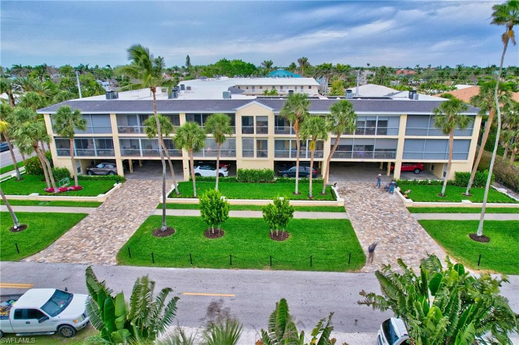1051 3rd ST S 302 NAPLES, FL 34102