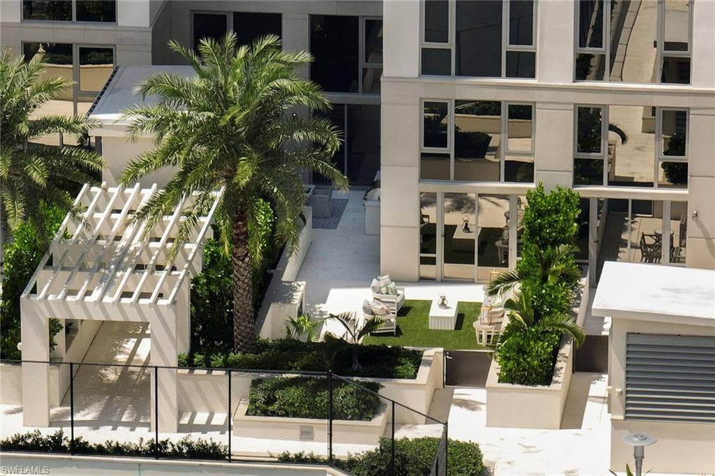 6897 Grenadier BLVD 207 NAPLES, FL 34108
