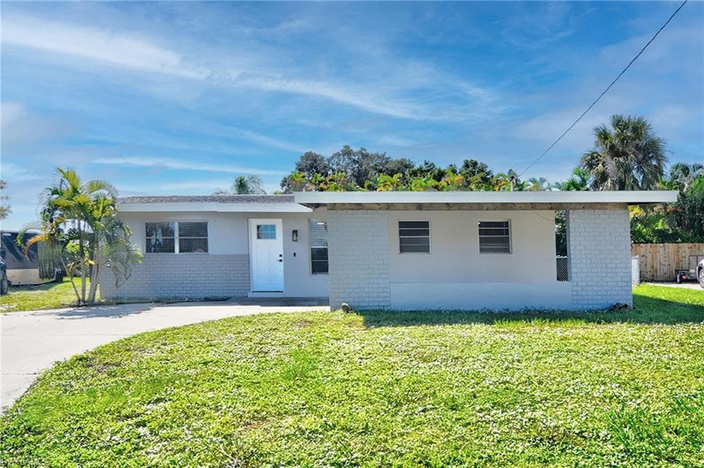 4630 Meridian CIR NORTH FORT MYERS, FL 33903