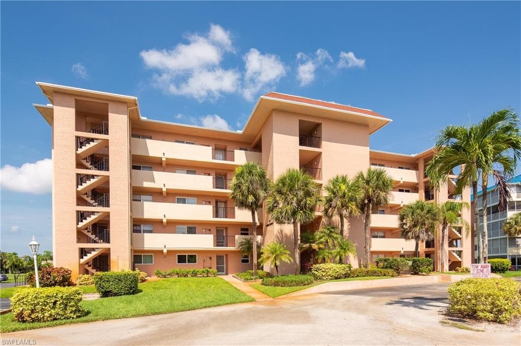 190 Pebble Beach BLVD 401 NAPLES, FL 34113