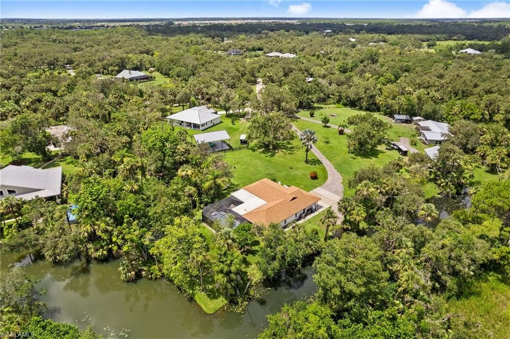 2320 Bishop DR ALVA, FL 33920