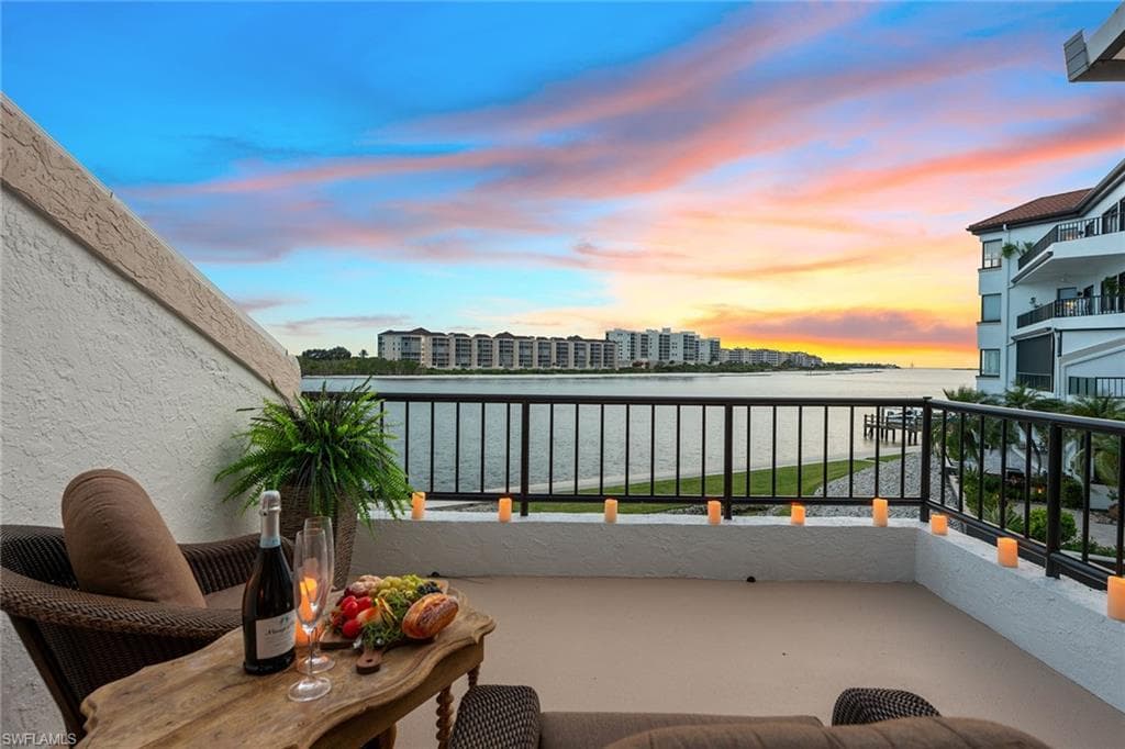 111 La Peninsula BLVD 111 NAPLES, FL 34113