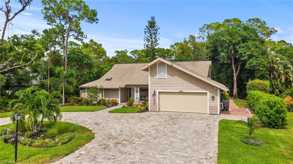 2286 Royal LN