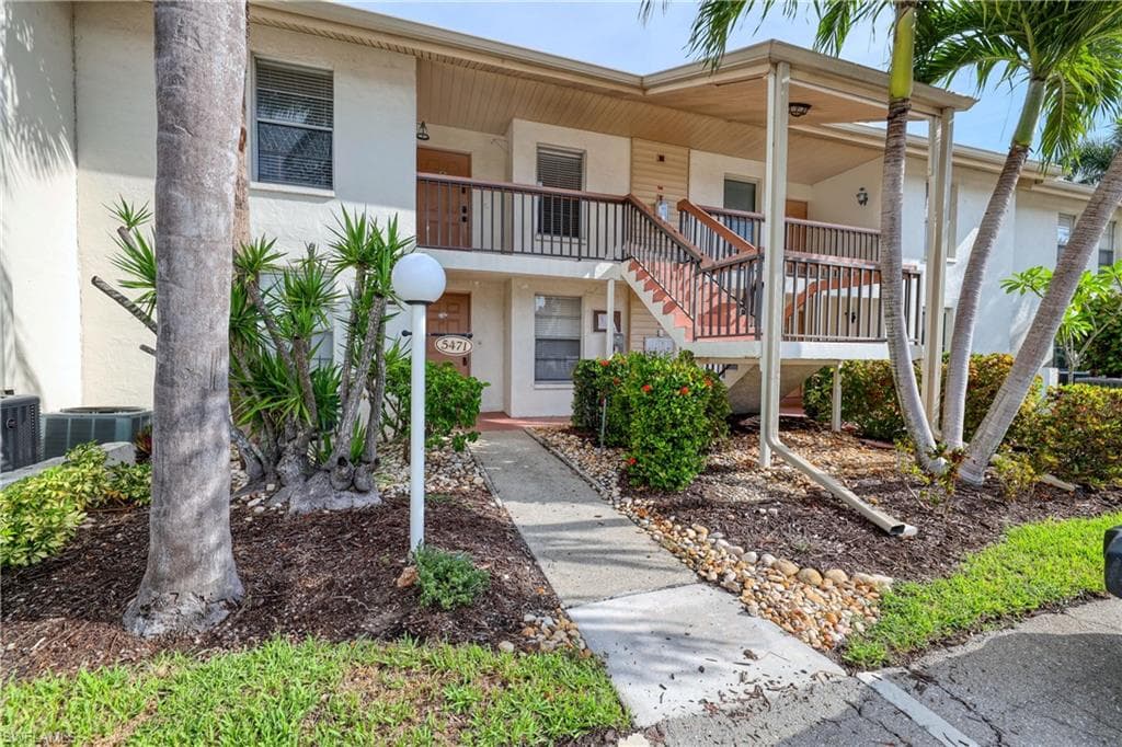 5471 Peppertree DR 7 FORT MYERS, FL 33908