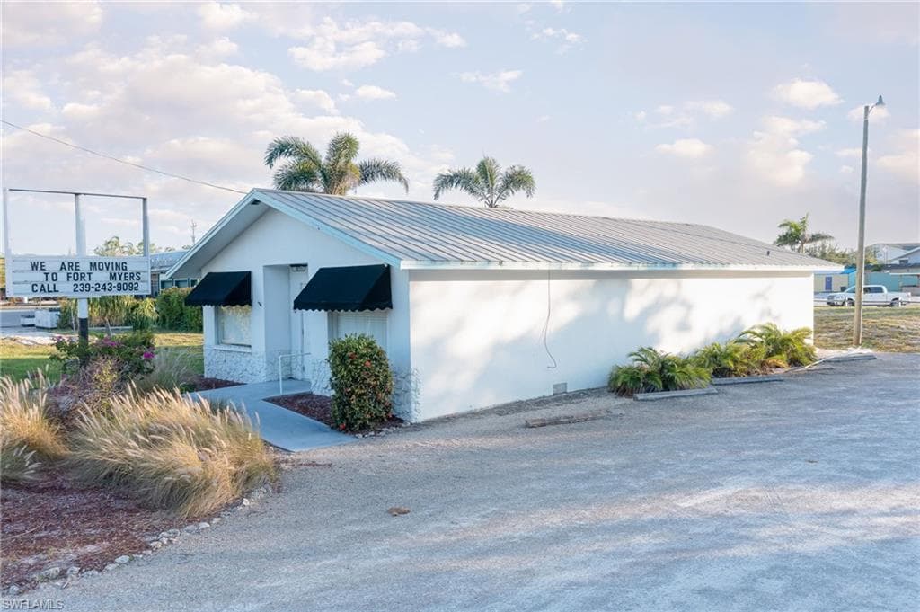 10571 Stringfellow RD BOKEELIA, FL 33922