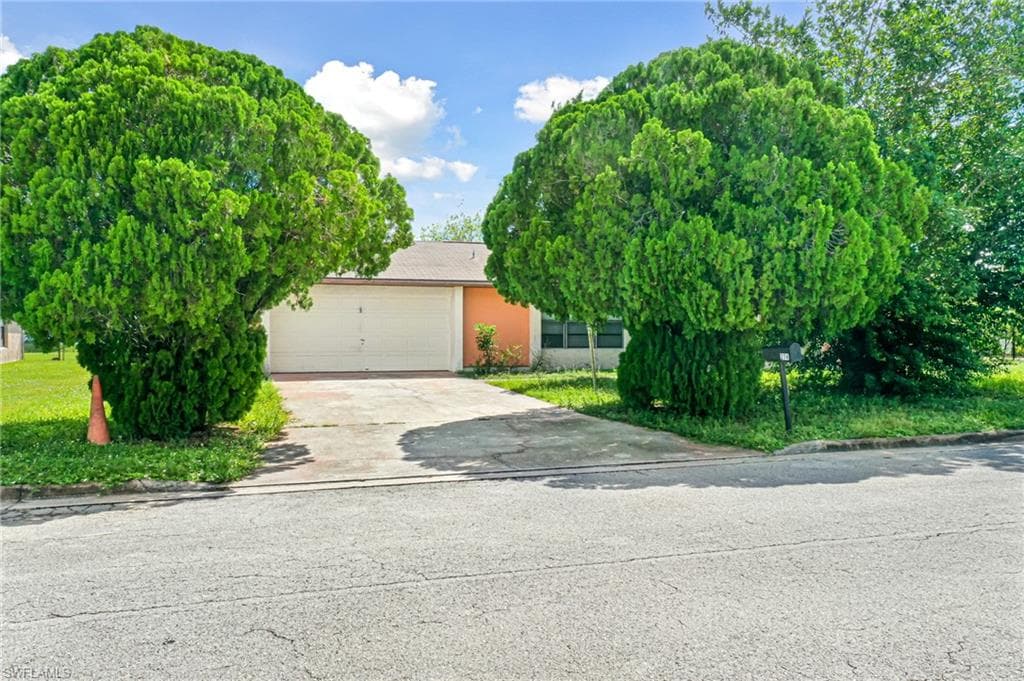 274 Ground Dove CIR LEHIGH ACRES, FL 33936
