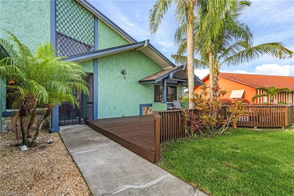 1014 SE 16th TER CAPE CORAL, FL 33990