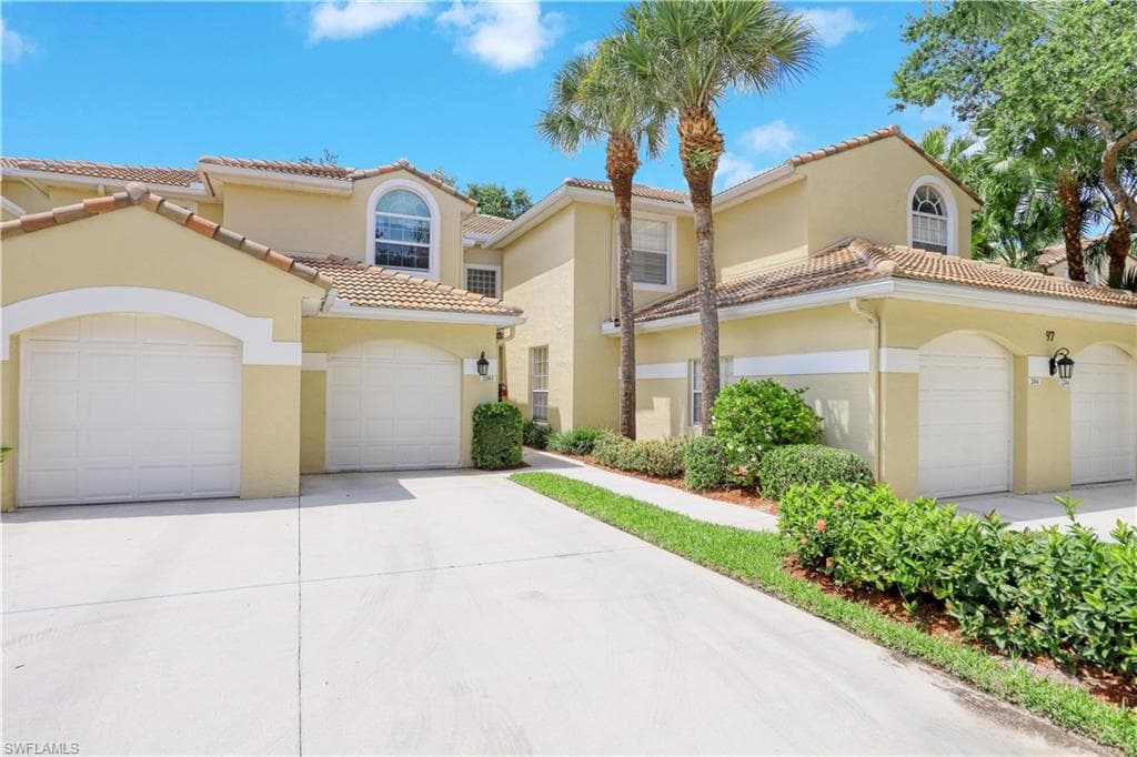 88 Silver Oaks CIR 4103 NAPLES, FL 34119
