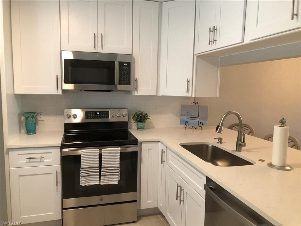 2738 Kings Lake BLVD 102 NAPLES, FL 34112