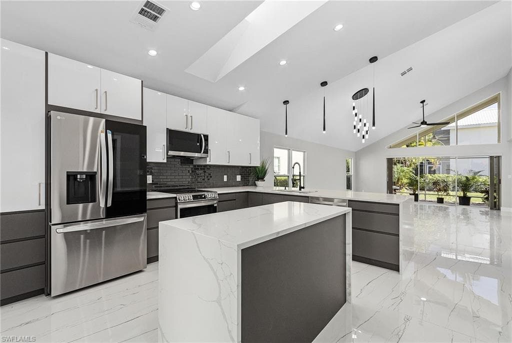 1601 Weybridge CIR 11 NAPLES, FL 34110