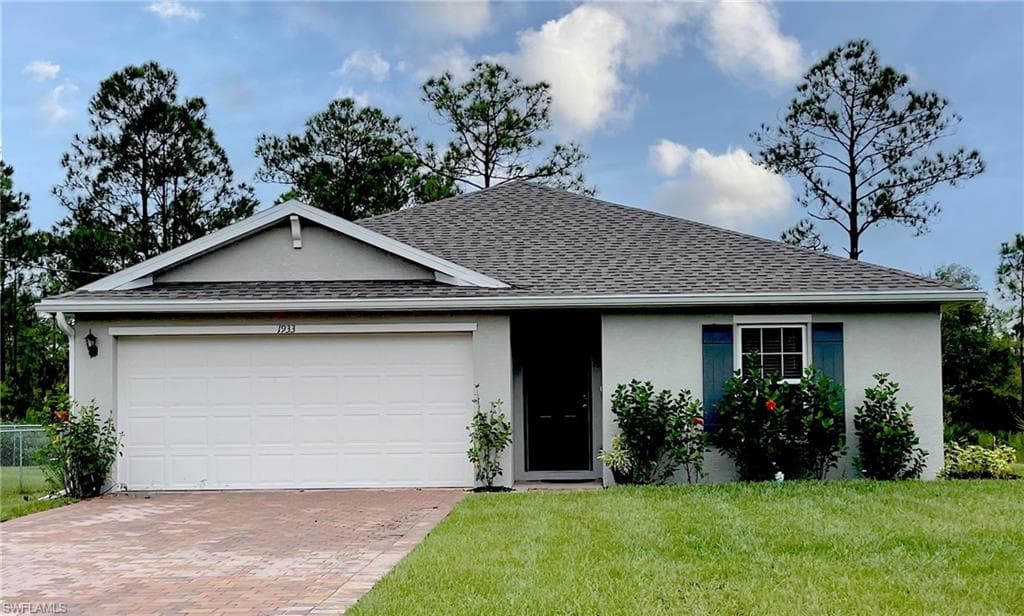 1933 Holyoke AVE LEHIGH ACRES, FL 33972