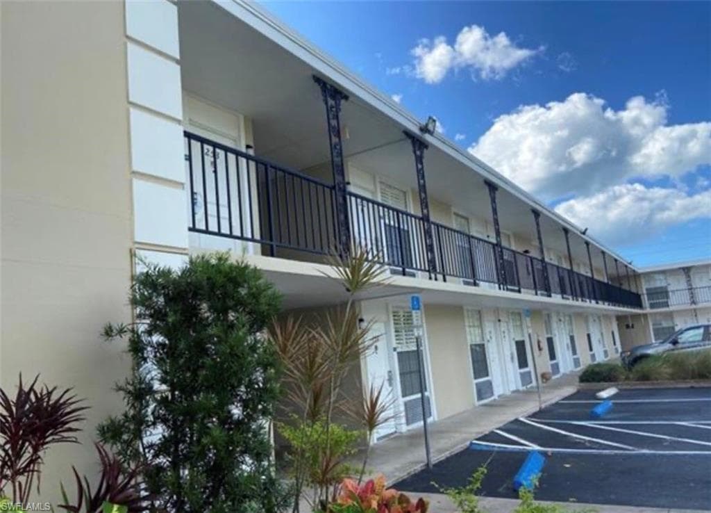 2555 Tamiami TRL N 149 NAPLES, FL 34103