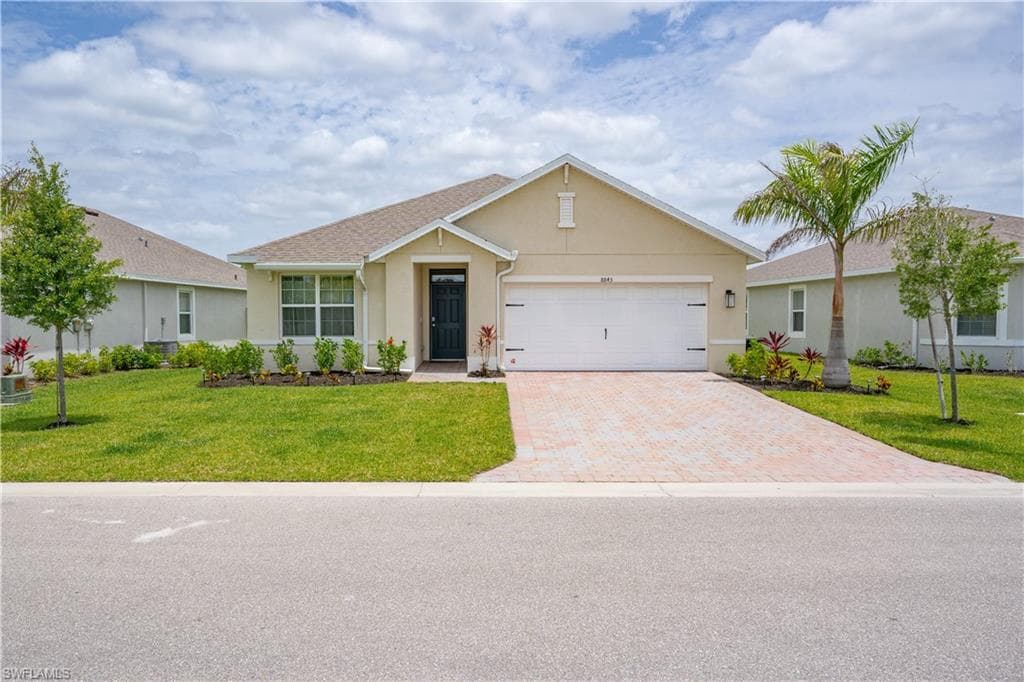 8843 Cascade Price CIR NORTH FORT MYERS, FL 33917