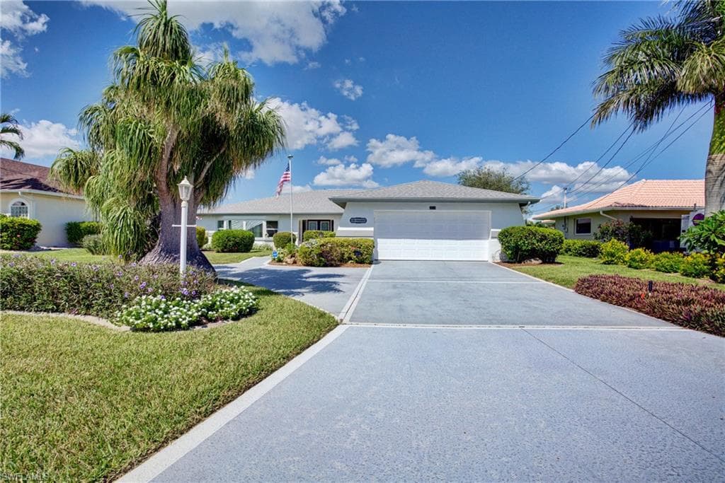 2213 SE 32nd TER CAPE CORAL, FL 33904