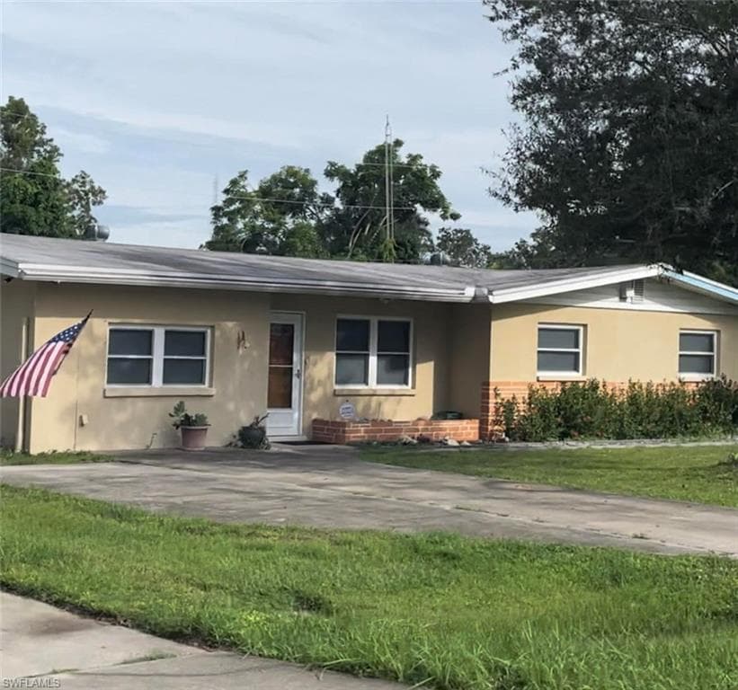 161 Crescent Lake DR NORTH FORT MYERS, FL 33917