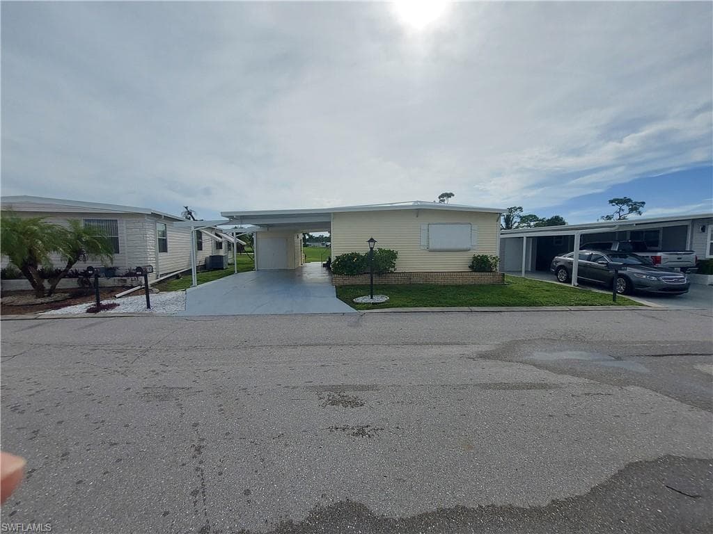 295 Boros DR NORTH FORT MYERS, FL 33903