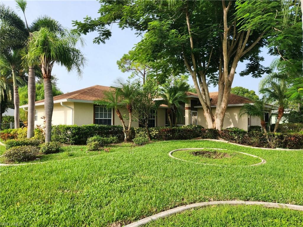 2601 8th ST W LEHIGH ACRES, FL 33971
