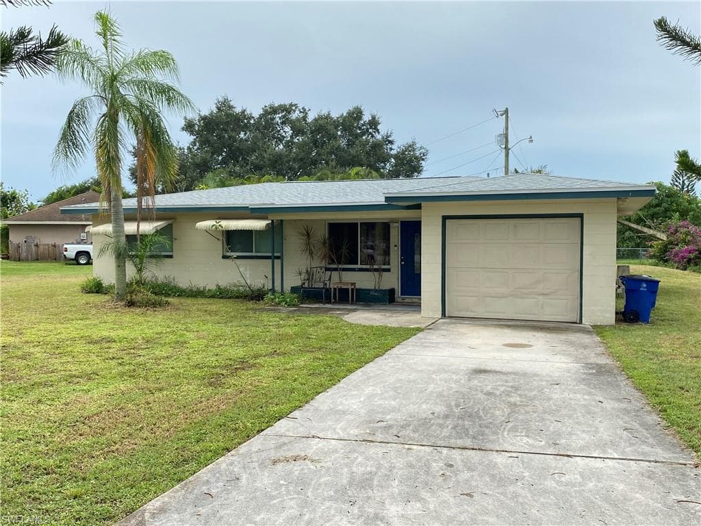 1000 Coolidge AVE LEHIGH ACRES, FL 33936