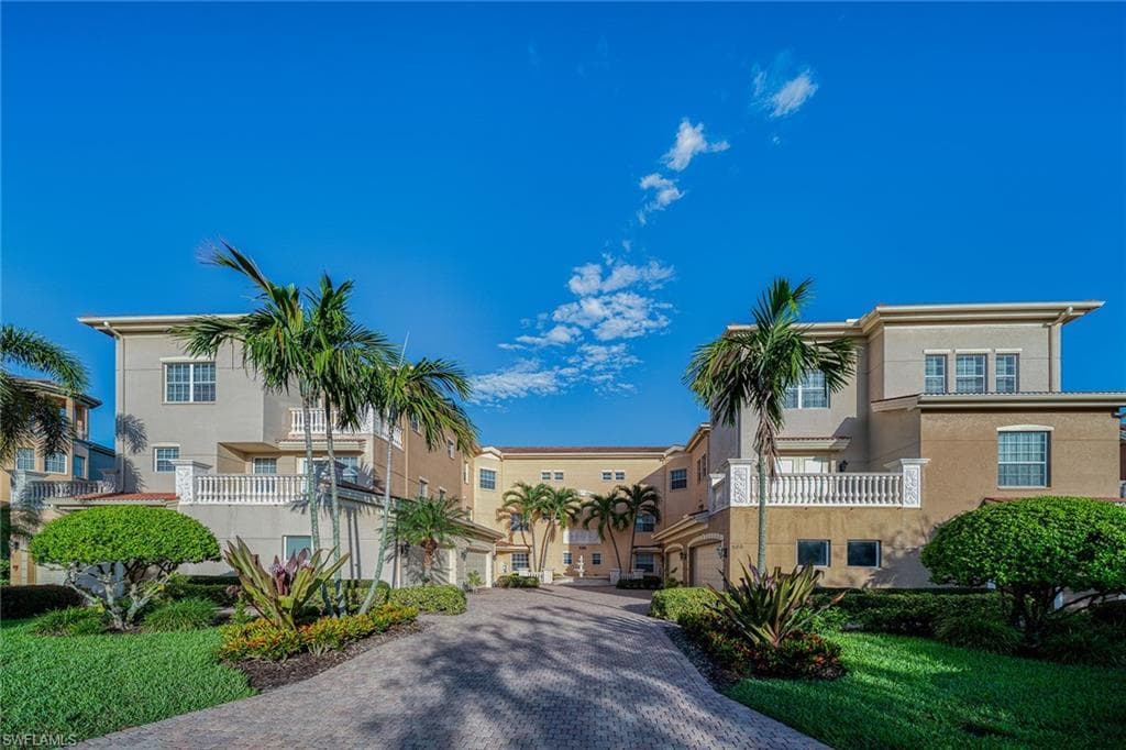 530 Avellino Isles CIR 7101 NAPLES, FL 34119