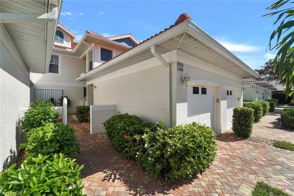 5105 Cedar Springs Dr DR 202 NAPLES, FL 34110